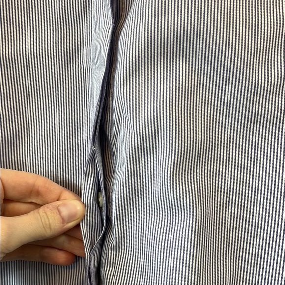 Banana Republic Riley Pinstripe w/ Scallop Details & Hidden Button Down - Size 4 - Picture 9 of 16